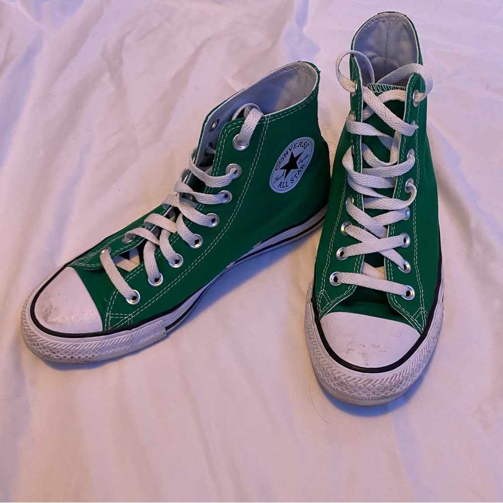 Green high top converse size 9 Women’s or size 7 Men’s